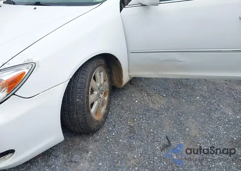 2004 Toyota Camry Xle z USA, uszkodzony, nr VIN 4T1BE30K44U377647